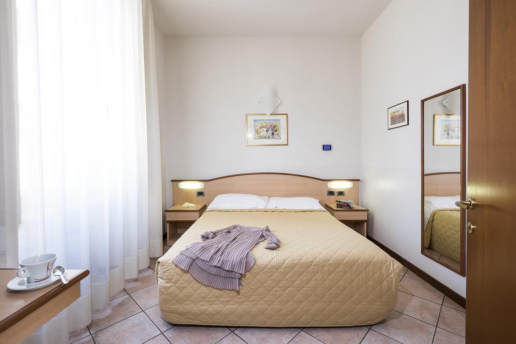 Residence XX Settembre Alba Szoba fotó