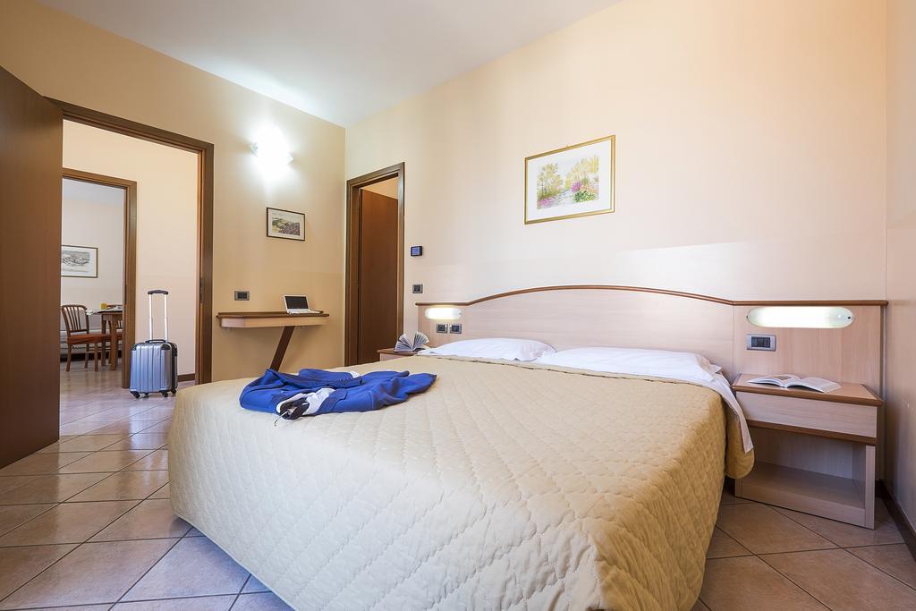 Residence XX Settembre Alba Szoba fotó